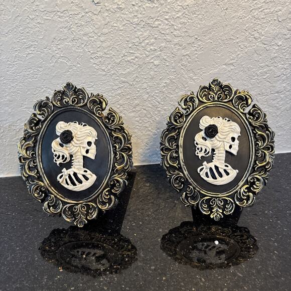 2 Ladies Skeleton Cameo Frames Wall Art Decor 8.5"X6.5" Female Skulls 3D Gothic - Picture 1 of 10